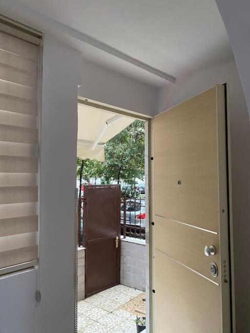 Es Apartment Tirana Exteriör bild